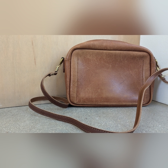 Madewell The Larger Transport Camera Bag in English Saddle - Picture 6 of 11